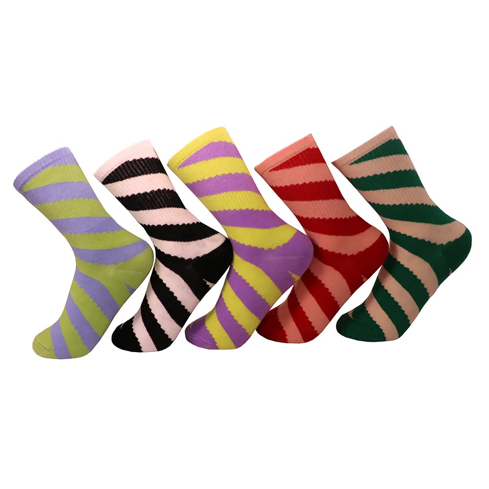 ¿Por qué los calcetines a rayas de colores transpirables pueden mantener una sensación refrescante durante todo el día?